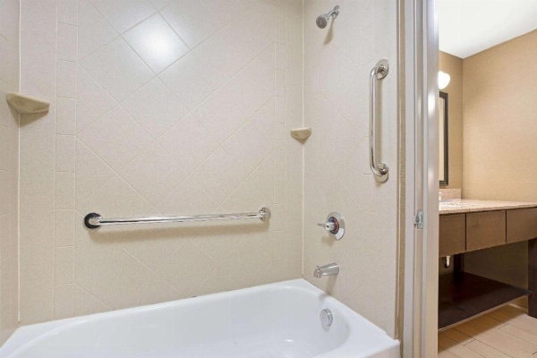 La Quinta by Wyndham Bellingham image 6